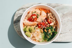 prueba nuestro delicioso poke bowl de pollo